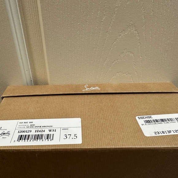 Size 37 1/2 red bottoms for sale. Worn once.Does have a few scratches. - Picture 4 of 9